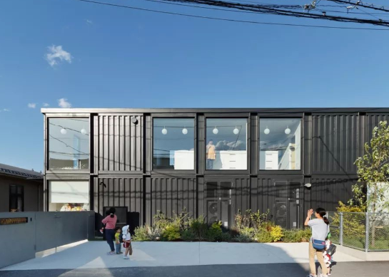 How to design a creative container house?